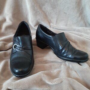 CLARKS Bendables Black Leather Slip-on Loafer with Low Block Heel - Size 9